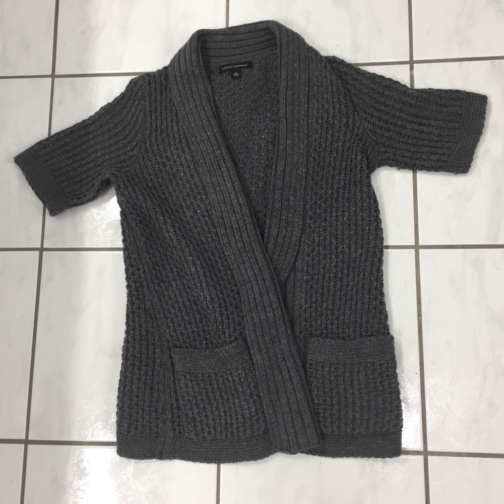 Banana Republic short sleeve gray cardigan. Size S